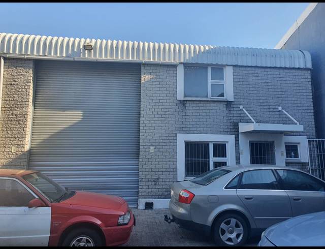 235M² FACTORY RENTED IN SAXENBURG PARK 1